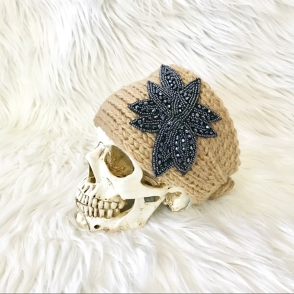 Elegant camel beaded crochet headband - Picture 2 of 8